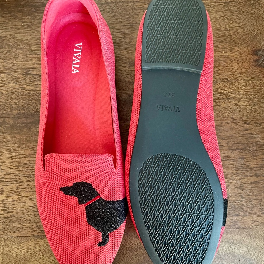 Calling all dachshund lovers! Vivaia slip on flat - Picture 2 of 8